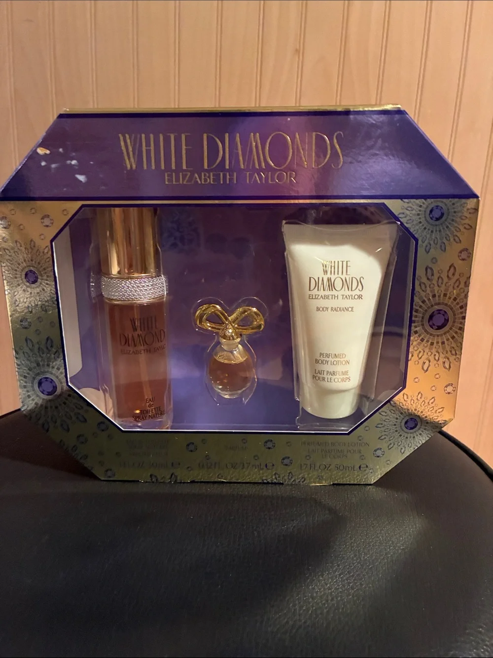 White Diamonds by Elizabeth Taylor Bath & Body Gift Set in Purple and Gold